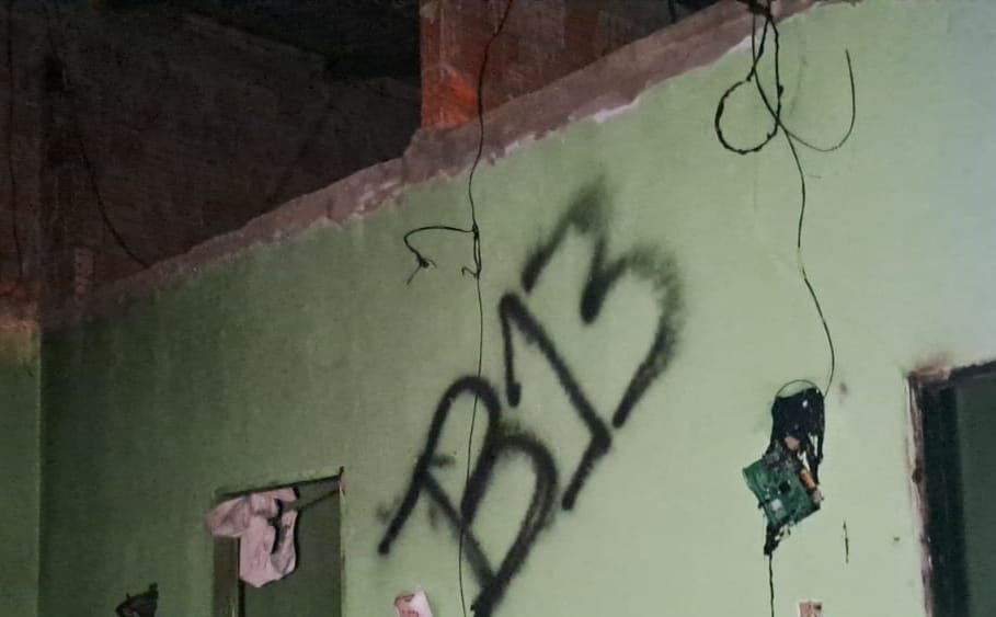 Guerra entre facções: família tem casa incendiada e é expulsa de bairro da Capital